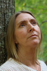 Åsa din healer på vandring i naturen